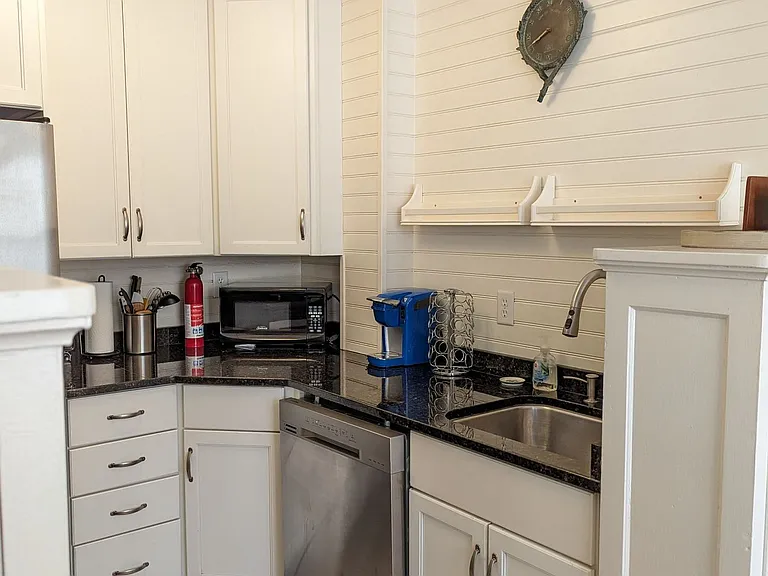 Bryant Apartments — Photo 28