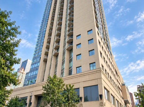 111 W Maple St APT 2701, Chicago, IL 60610
