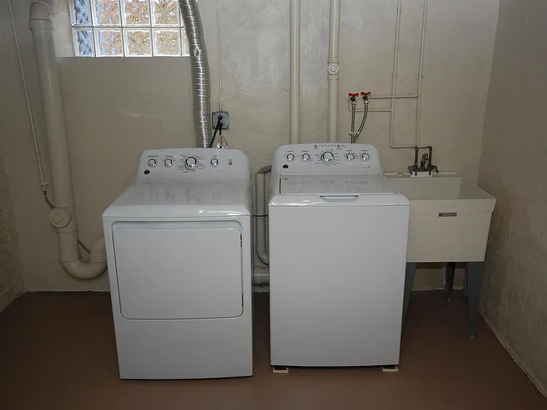 Washer/Dryer in basement