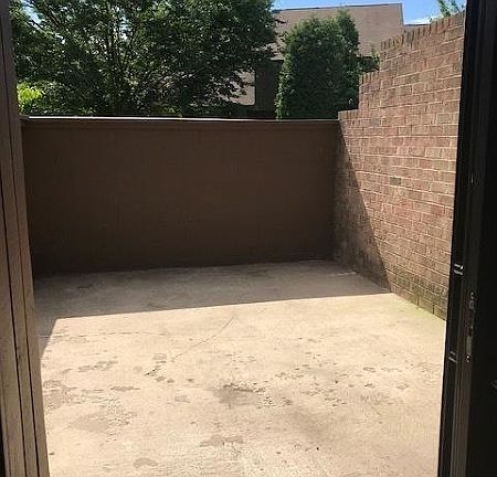 5th image of 207 Kingsberry Dr #207