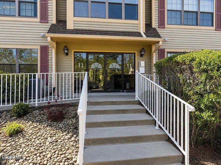 1101 Stoneridge Cir #1101 — Photo 1