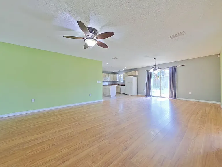 219 Limestone Cir — Photo 3