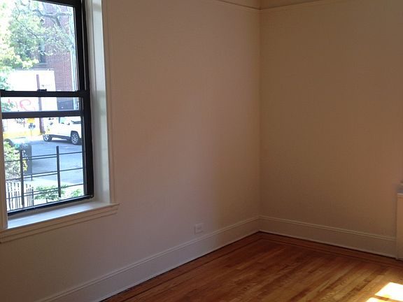 4th image of 2816 34th St APT 3E