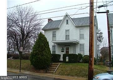 1st image of 324 Fort St