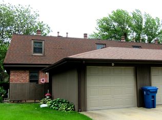 1601 Lyndhurst Dr APT B, Savoy, IL 61874