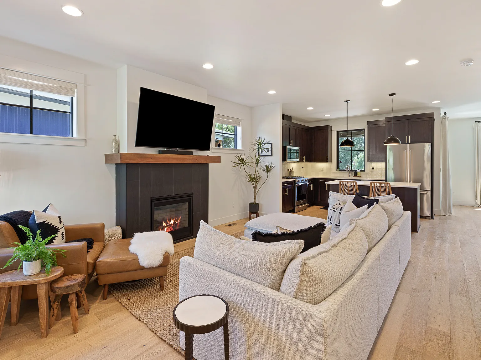 3 bed, 1764 sqft, $4,490 — Photo 1