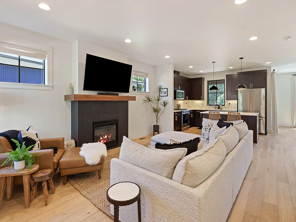61000 SE Crane Peak Ct