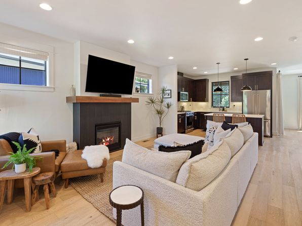 61000 SE Crane Peak Ct