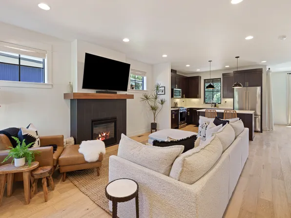 61000 SE Crane Peak Ct, Bend, OR 97702