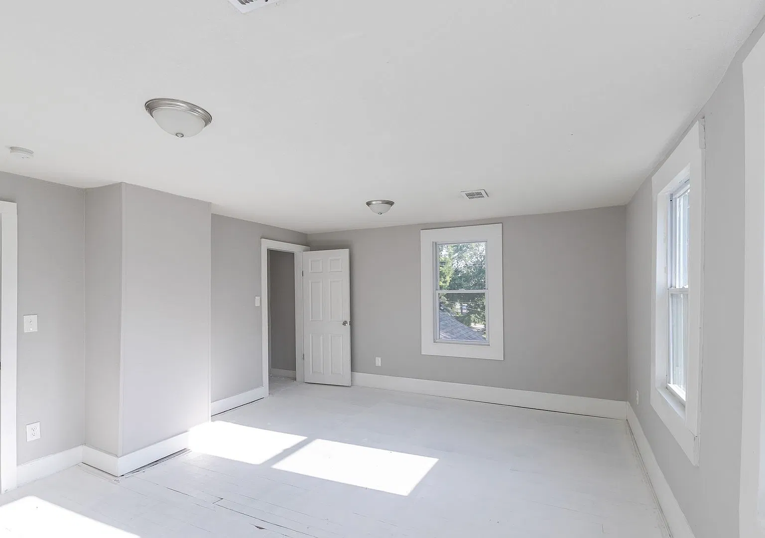 4 Bed 2 Bath Home in Harrisonville — Photo 4