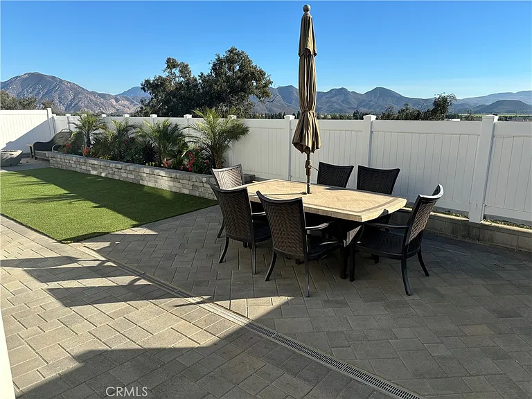 2126 Grandview Dr — Photo 14