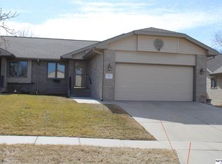 8111 Arrow Ridge Rd, Lincoln, NE 68506