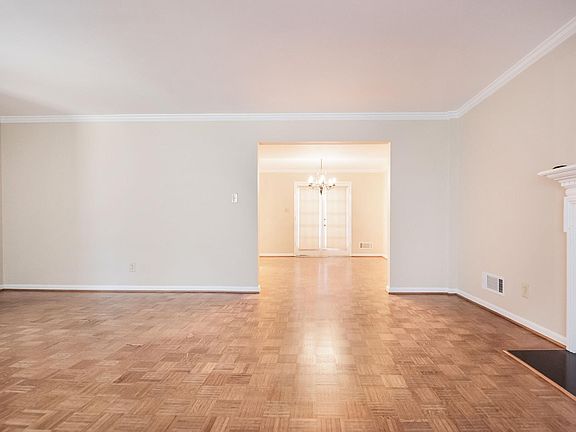 5th image of 6226 Hardy Dr