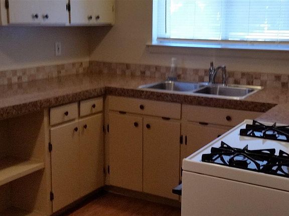 4th image of 1003 W Louisa Ave