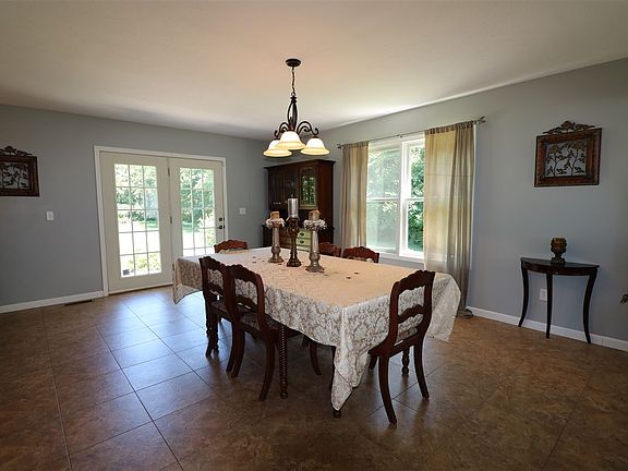 5th image of 28925 Bernice Dr