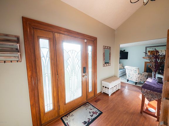 5th image of 2910 Delta River Dr