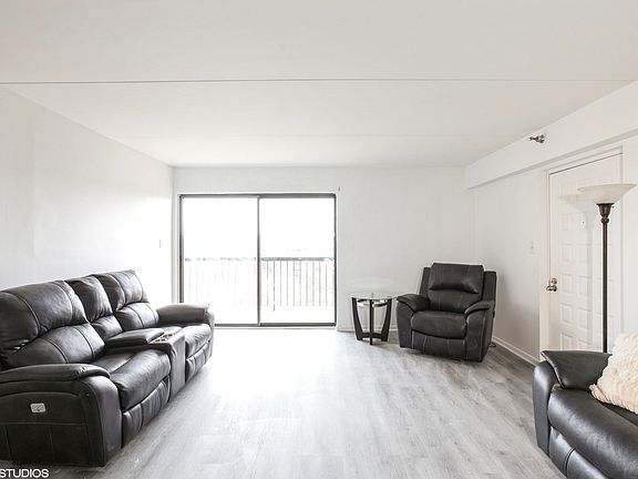 4th image of 5980 Lake Bluff Dr Unit 601