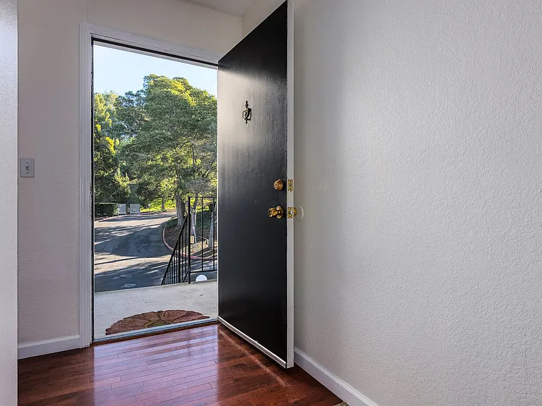 900 Cambridge Dr #138 — Photo 5
