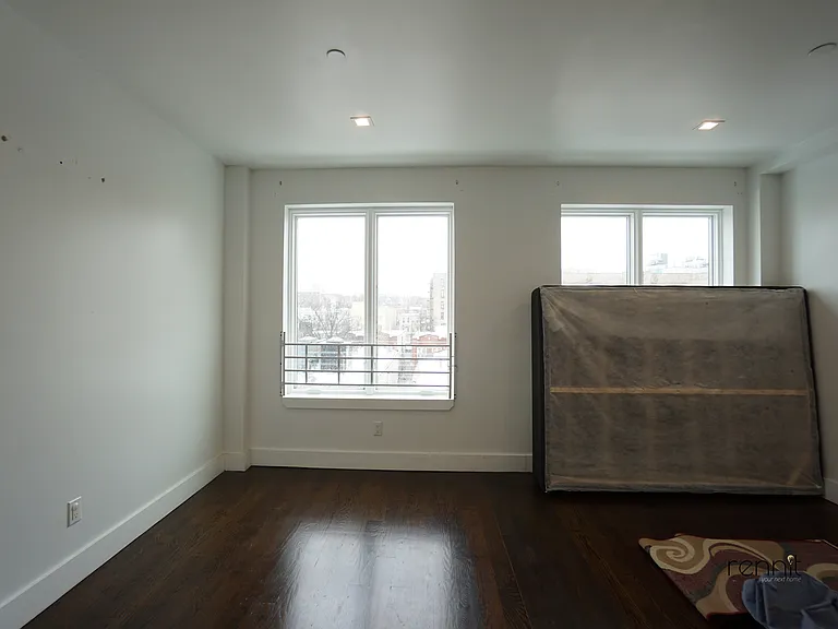 1031 Montgomery St #4R — Photo 17