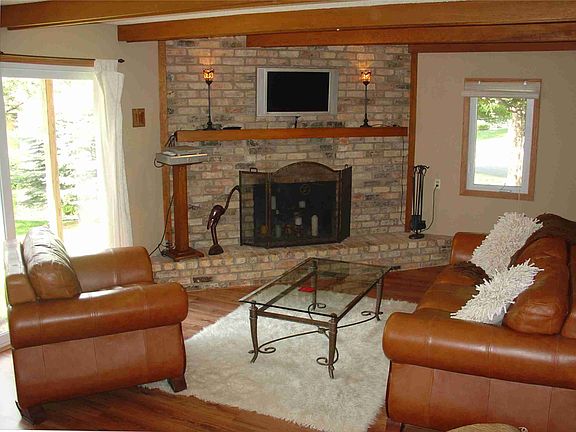 Sun-filled family room~!