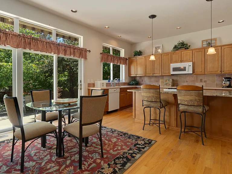 3160 Stevens Cir N — Photo 5