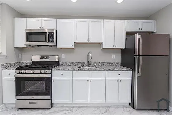 4 bed, 1500 sqft, $2,250 — Photo 1