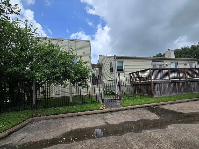2402 Intrepid Way — Photo 2