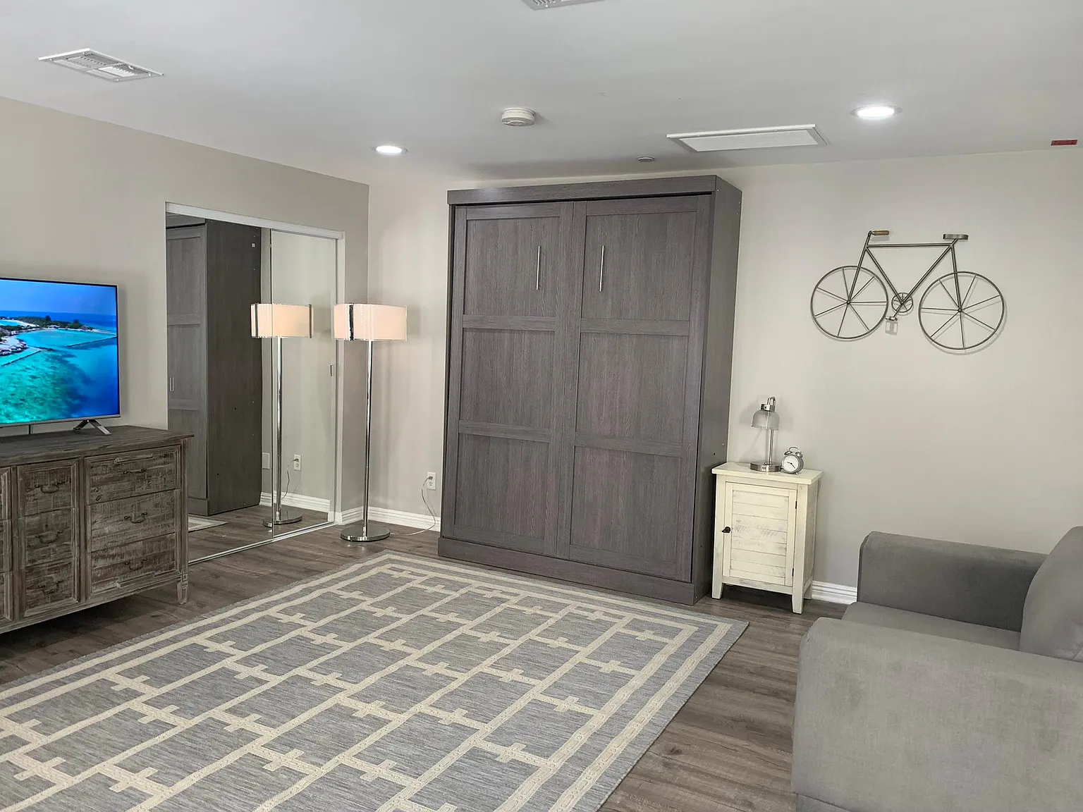 145 S La Peer Dr — Photo 3