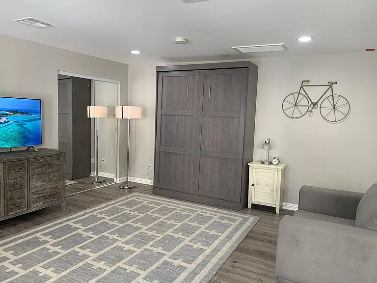 145 S La Peer Dr — Photo 14