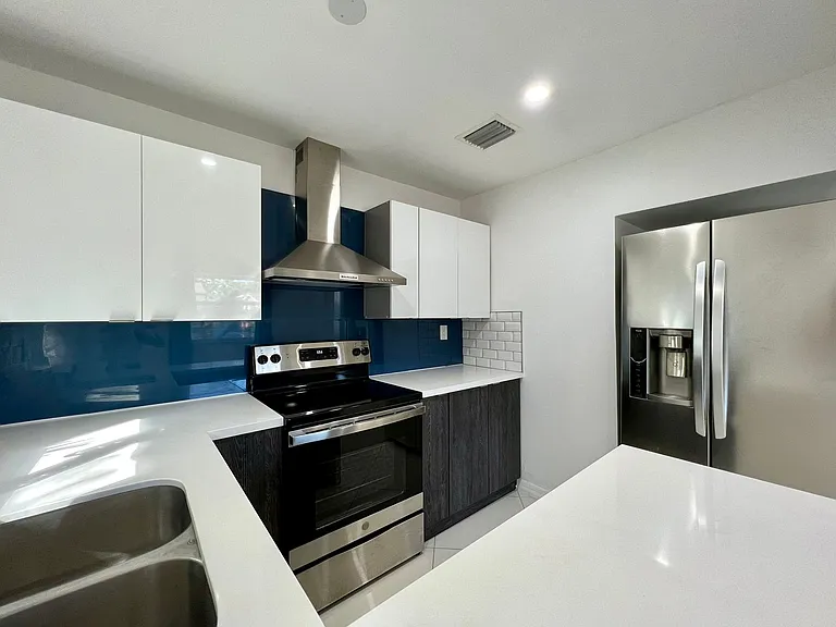 3511 SW 25th Ter — Photo 5