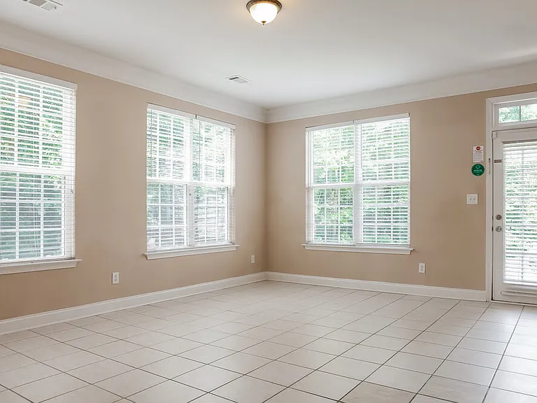 10023 Montrose Dr NW — Photo 9