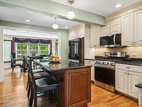 4th image of 700 E Lynden Ln