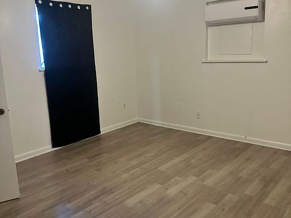 5th image of 908 Center St