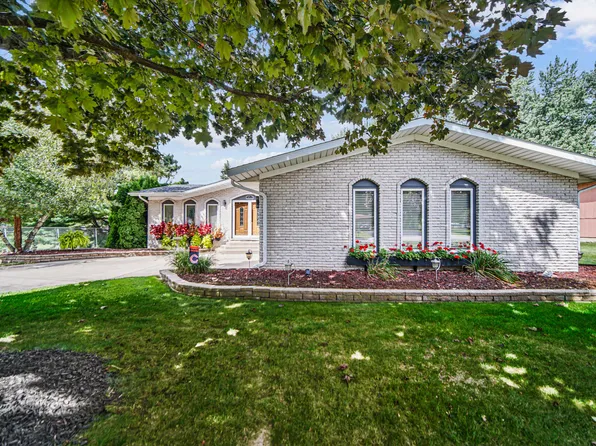 352 Burlington Beach Rd, Valparaiso, IN 46383