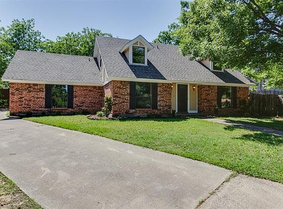 3rd image of 2601 Meadow Lake Dr