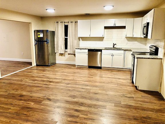 3rd image of 105 Bayberry Ln