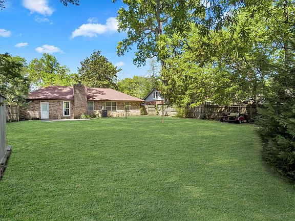 3rd image of 742 Olney Rd