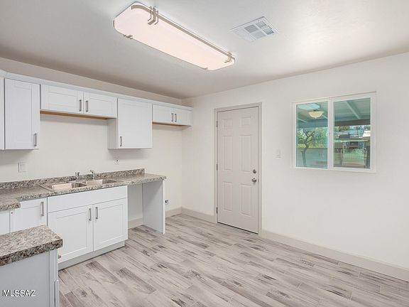 2nd image of 901 W Calle Medina