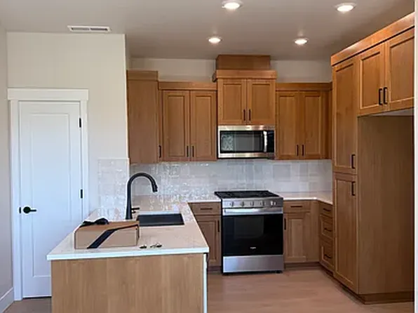 (undisclosed Address), Bend, OR 97701