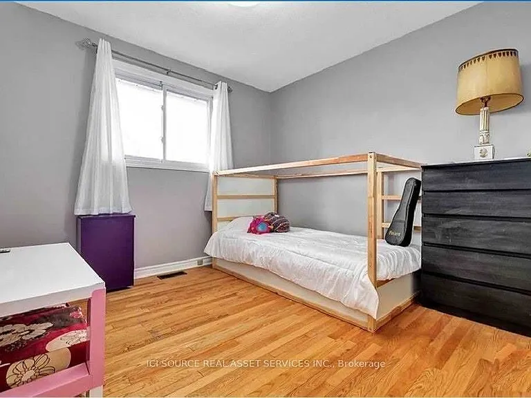 29 Uxbridge Cres — Photo 16
