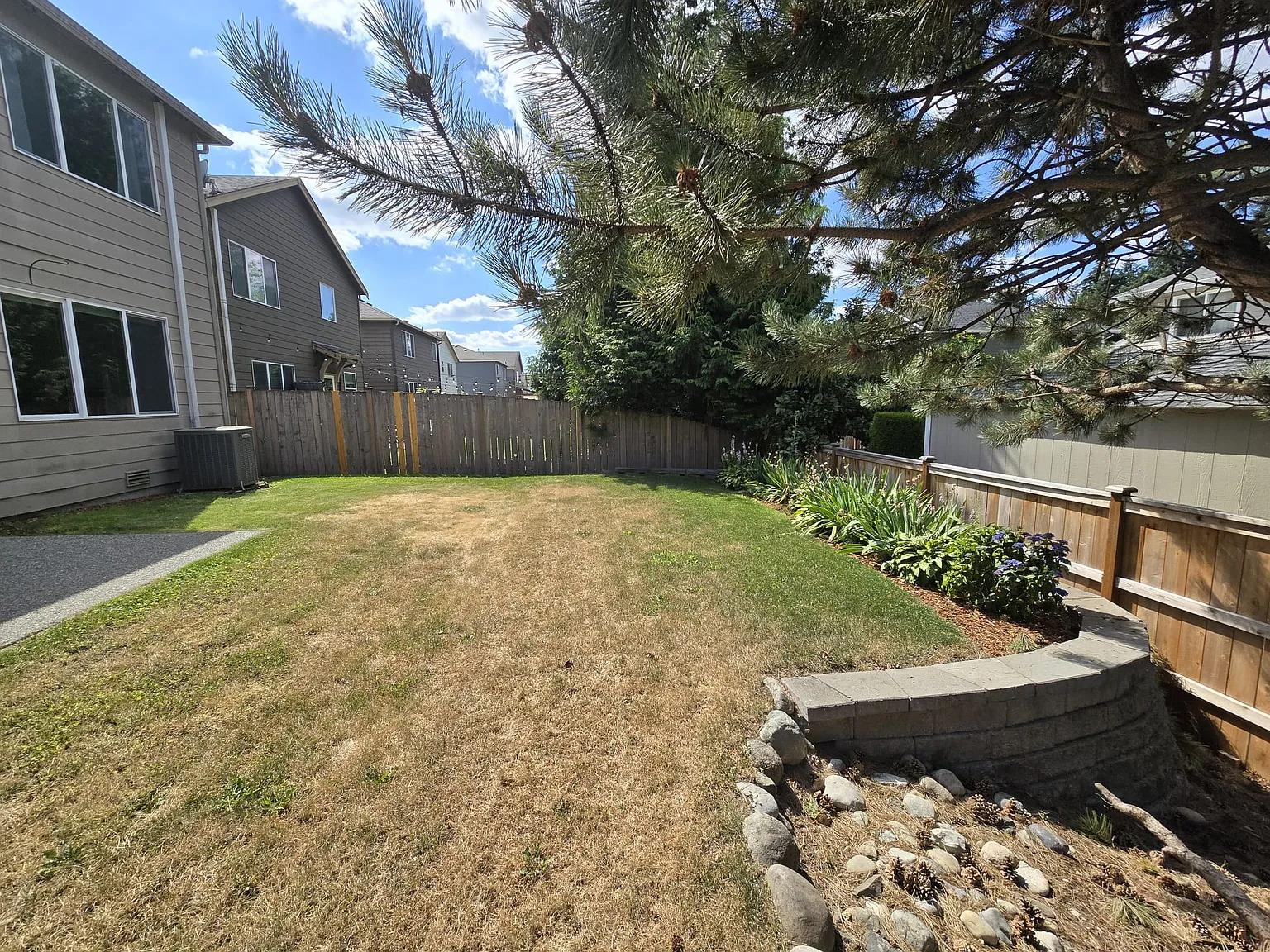 5 bed, 2424 sqft, $3,600 — Photo 4
