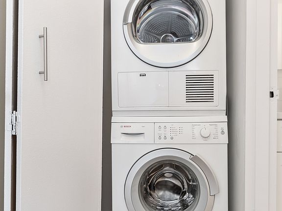 4th image of 400 E 71st St APT 17d