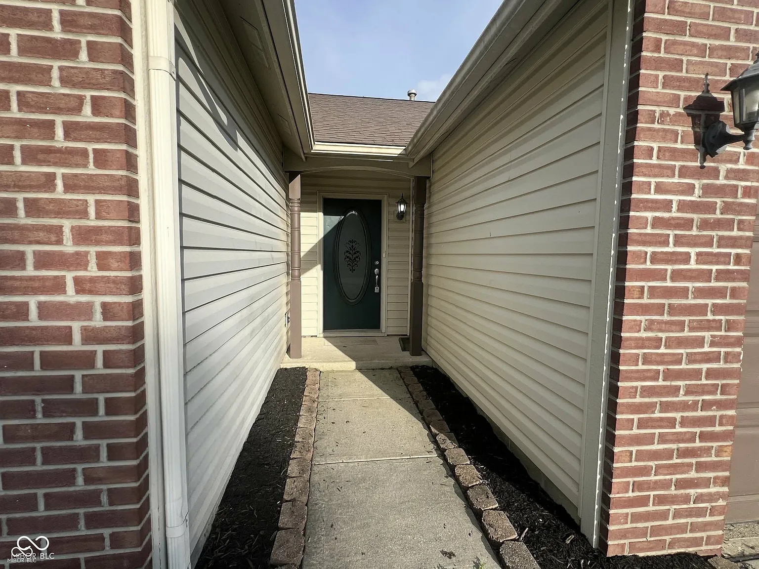3 bed, 2.0 bath, 1316 sqft, $1,999 — Photo 3
