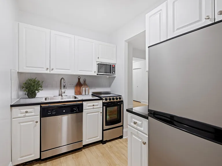 50 W 34th St #20B7 — Photo 21
