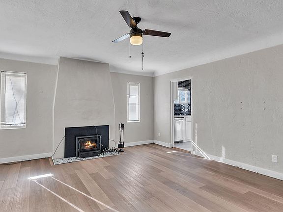 5th image of 405 Carlisle Blvd SE