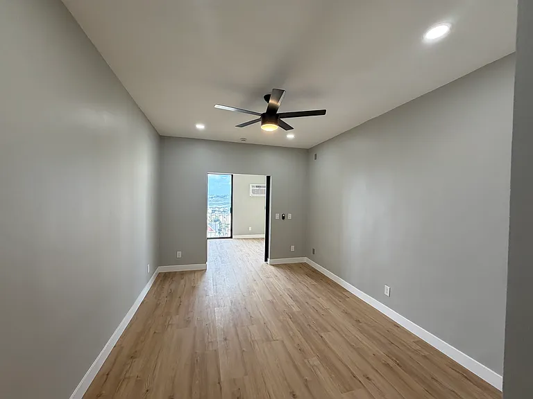 2410 Albatross St #12 — Photo 15