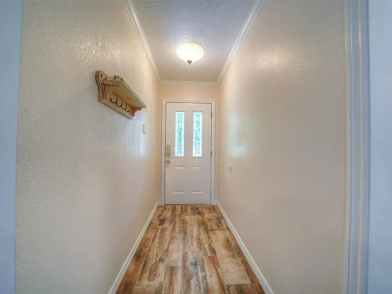 9 Oldstream Ct — Photo 2