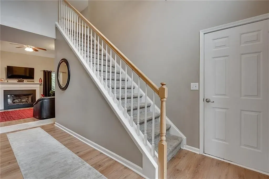 4 bed, 2.5 bath, 1914 sqft, $2,680 — Photo 3