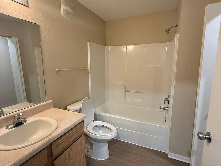 Highlands Apts — Photo 32