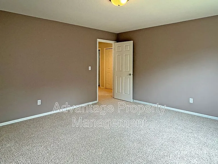 1235 SE Brookside Way — Photo 25